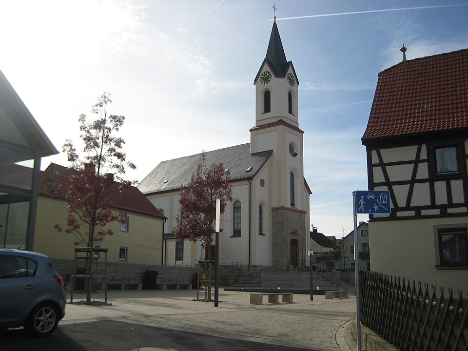 Fenster-Gurus in Kist – Pfarrkirche (Foto: Chistesbrunno) Pfarrkirche in Kist – Fenster-Gurus vermittelt Fachbetriebe in Kist