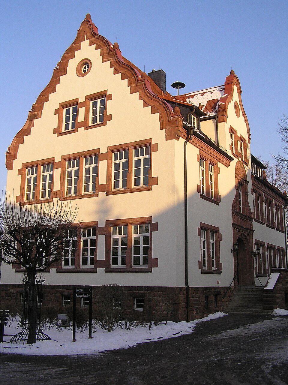 Fenster-Fachbetriebe in Kleinwallstadt: Rathaus