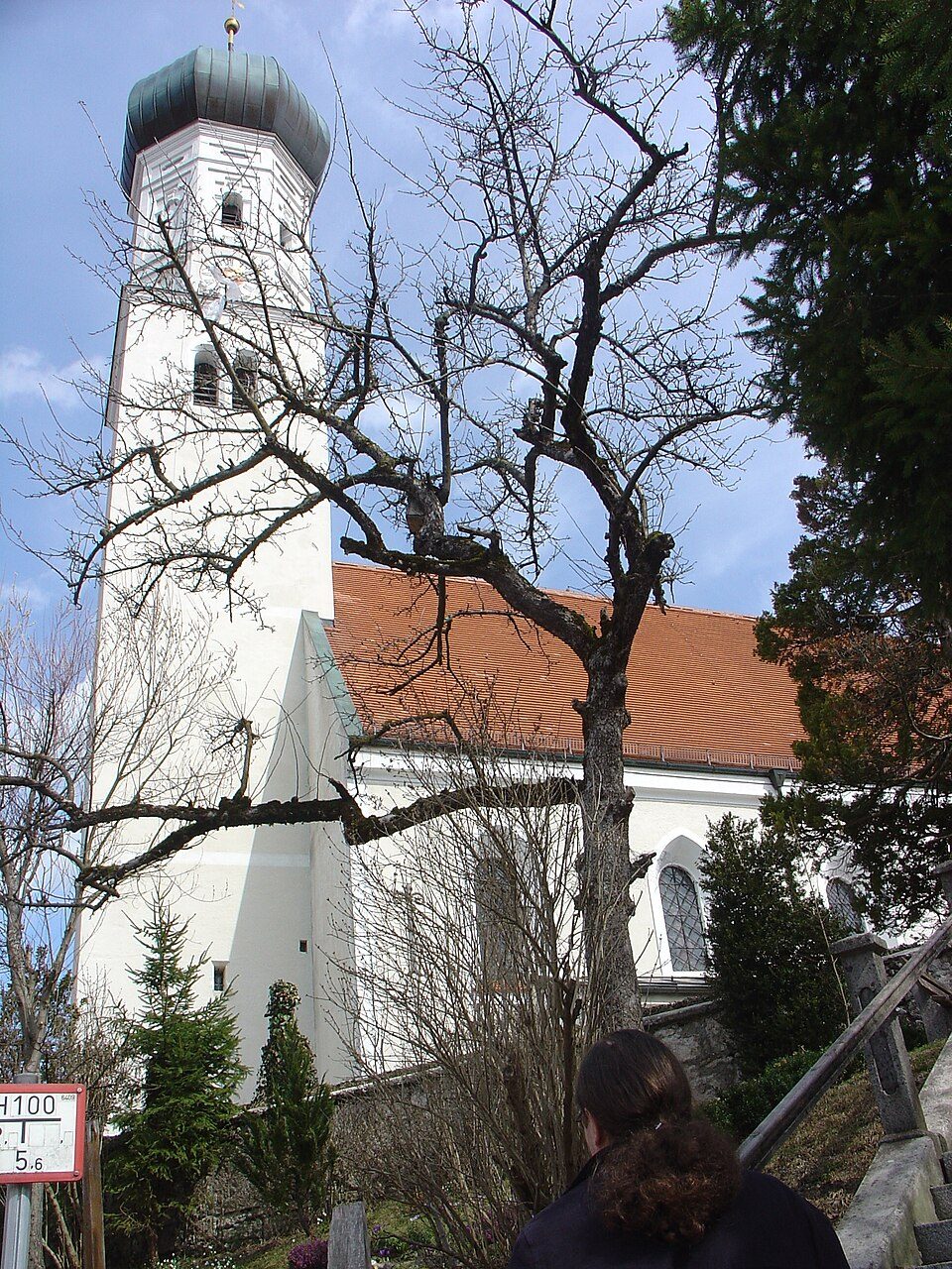 Fenster-Gurus in Königsdorf – Pfarrkirche (Foto: Allie Caulfield) Pfarrkirche in Königsdorf – Fenster-Gurus vermittelt Fachbetriebe in Königsdorf