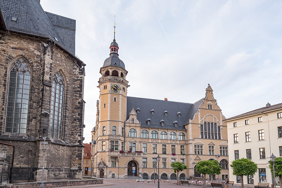 Fenster-Fachbetriebe in Köthen (Anhalt): Marktstraße Rathaus