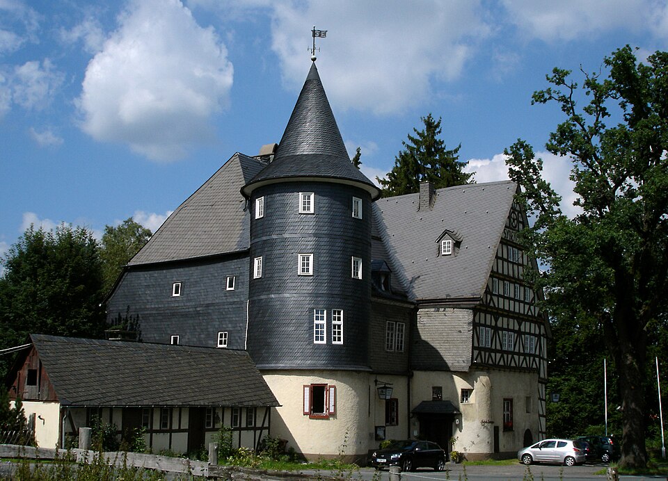 Fenster-Fachbetriebe in Kreuztal: Schloss – Foto: Bob Ionescu Fenster-Fachbetriebe in Kreuztal: Schloss