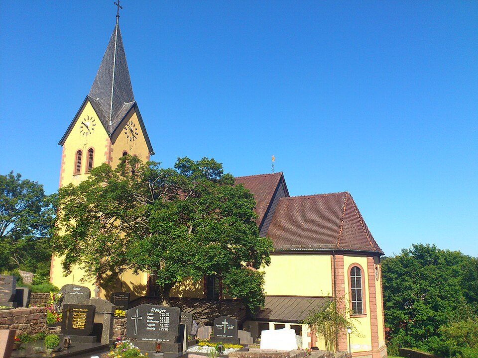 Fenster-Gurus in Krombach – Katholische Pfarrkirche (Foto: Freak-Line-Community) Katholische Pfarrkirche in Krombach – Fenster-Gurus vermittelt Fachbetriebe in Krombach