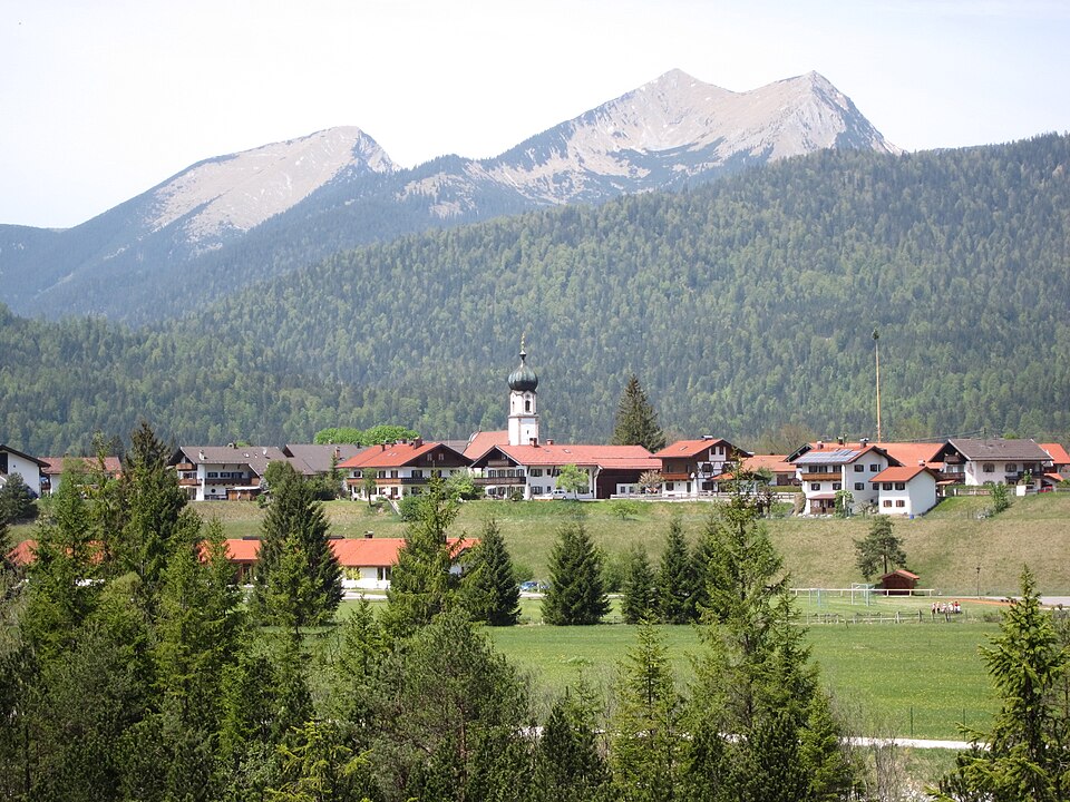 Fenster-Gurus in Krün – Ansicht von Krün (Foto: AHert) Fenster-Gurus in Krün – Ansicht von Krün