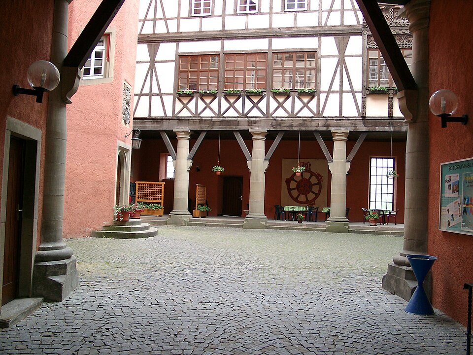 Fenster-Fachbetriebe in Künzelsau: Residenzschloss Innenhof