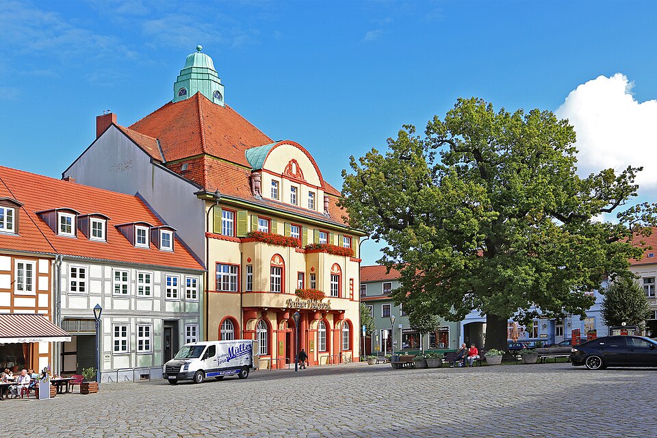 Fenster-Fachbetriebe in Kyritz: Marktplatz – Foto: W. Bulach Fenster-Fachbetriebe in Kyritz: Marktplatz