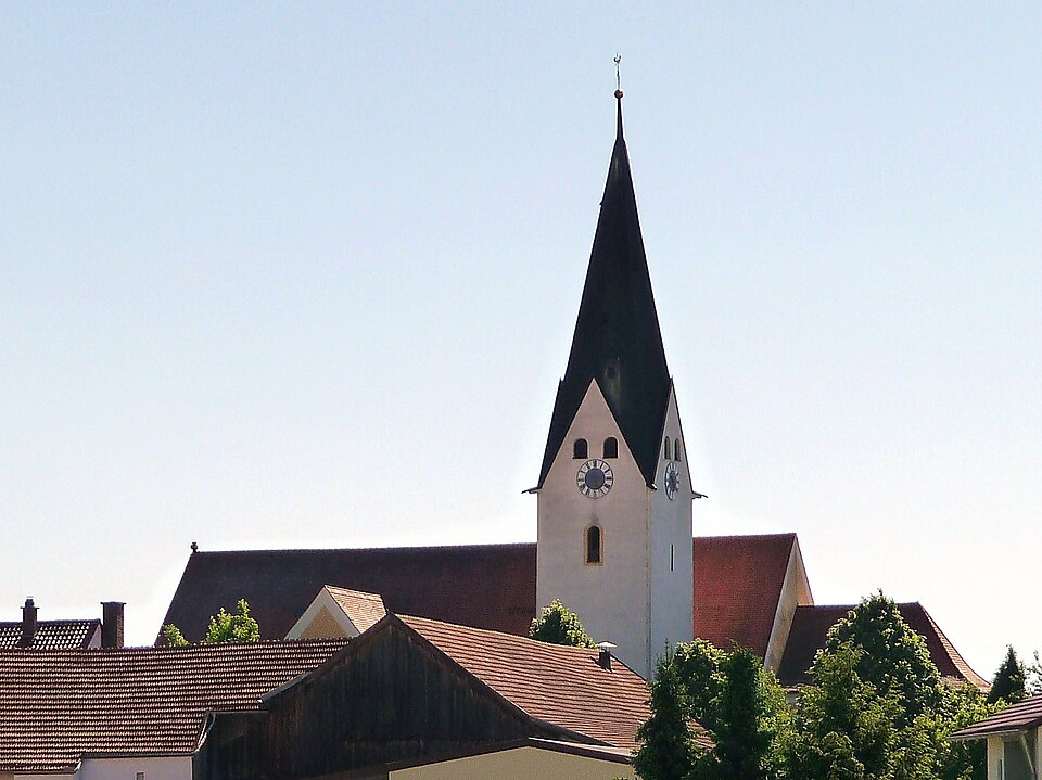 Fenster-Gurus in Laberweinting – Pfarrkirche (Foto: Konrad Lackerbeck) Pfarrkirche in Laberweinting – Fenster-Gurus vermittelt Fachbetriebe in Laberweinting