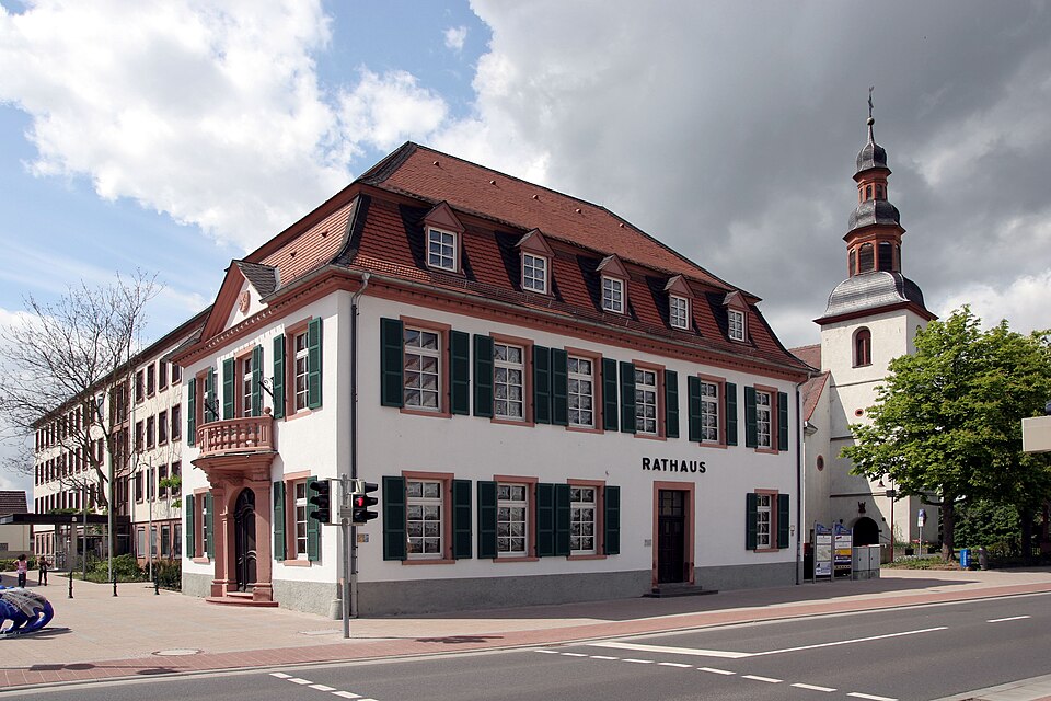 Fenster-Fachbetriebe in Lampertheim: Rathaus