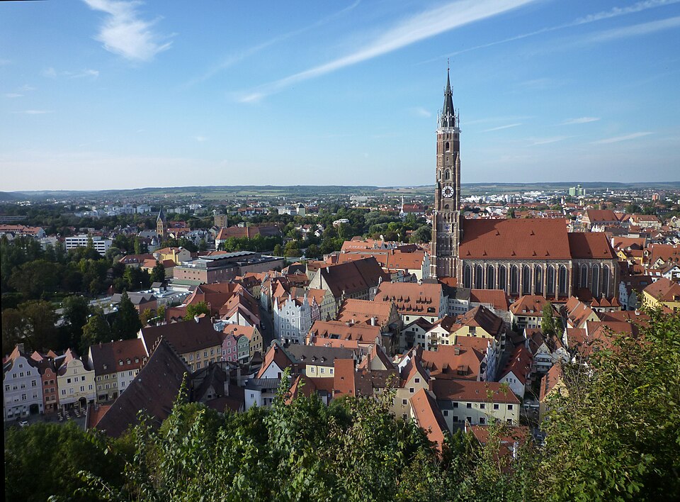Fenster-Fachbetriebe in Landshut: Kirche St. Martin Jh. Sicht von der Burg