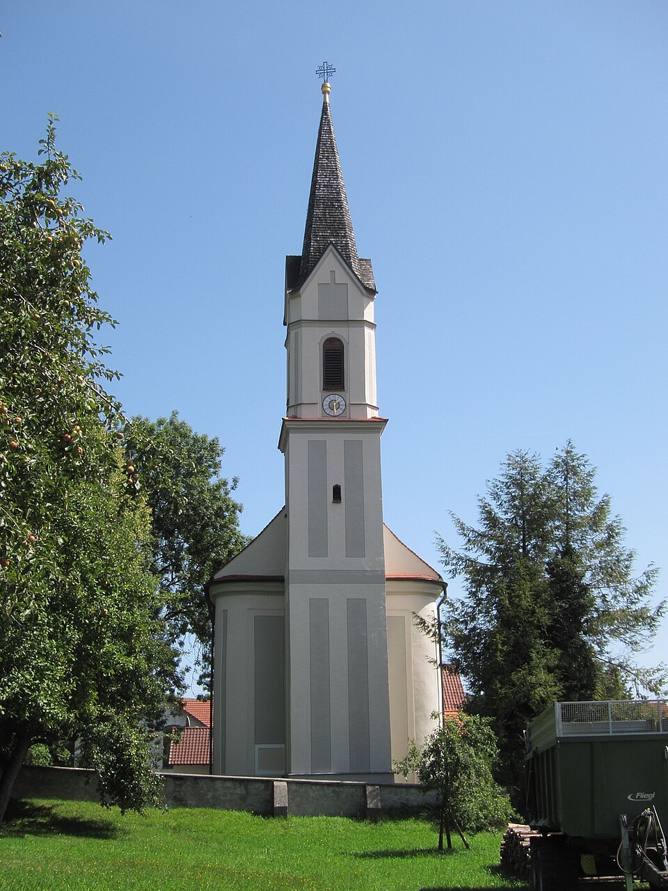 Fenster-Gurus in Langenpreising – HinterholzhausenKirche (Foto: AHert) HinterholzhausenKirche in Langenpreising – Fenster-Gurus vermittelt Fachbetriebe in Langenpreising