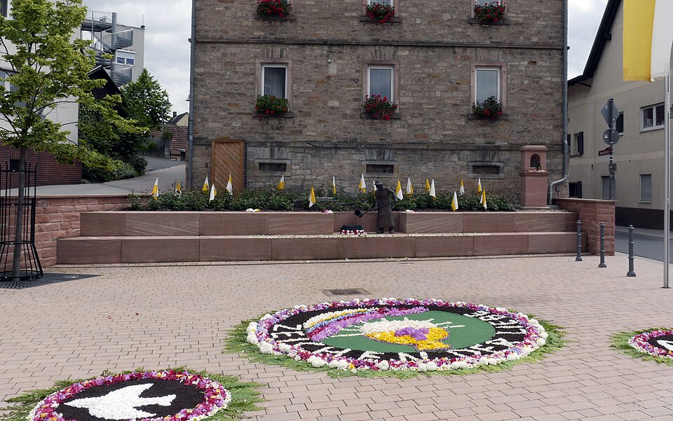 Fenster-Fachbetriebe in Laufach: Lindenplatz – Foto: hwhlaufach Fenster-Fachbetriebe in Laufach: Lindenplatz