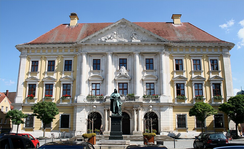Fenster-Fachbetriebe in Lauingen: Rathaus – Foto: Dr. Eugen Lehle Fenster-Fachbetriebe in Lauingen: Rathaus