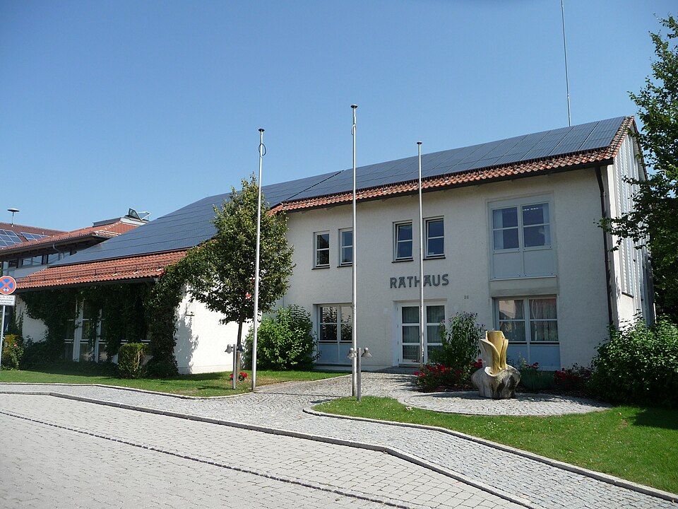 Fenster-Gurus in Leiblfing – Rathaus (Foto: Konrad Lackerbeck) Rathaus in Leiblfing – Fenster-Gurus vermittelt Fachbetriebe in Leiblfing