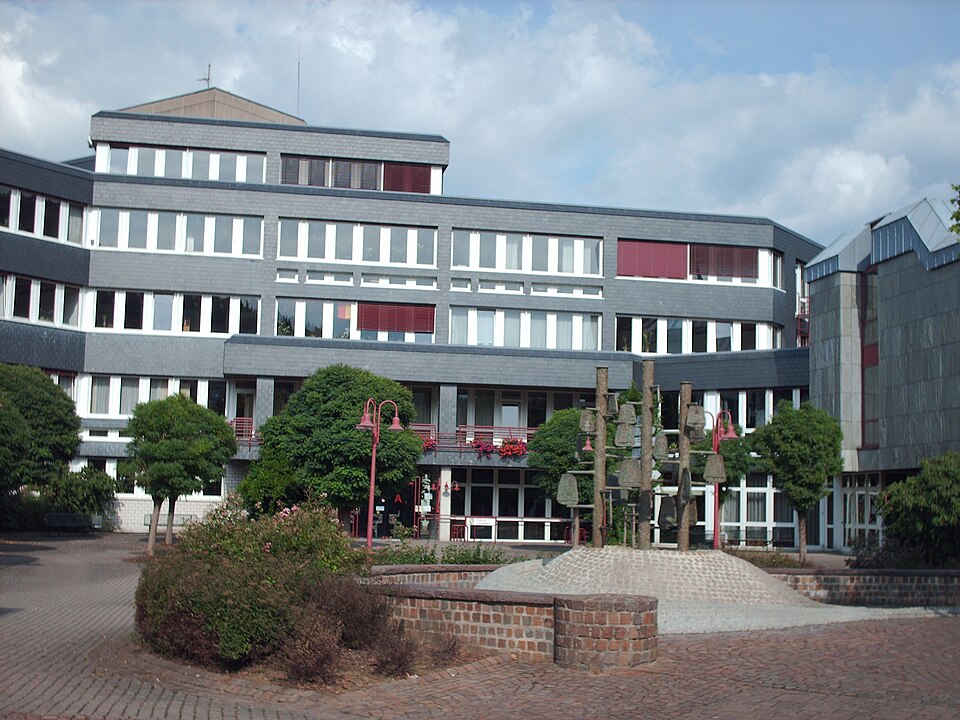 Fenster-Fachbetriebe in Lennestadt: Rathaus – Foto: Stefan Flöper Fenster-Fachbetriebe in Lennestadt: Rathaus