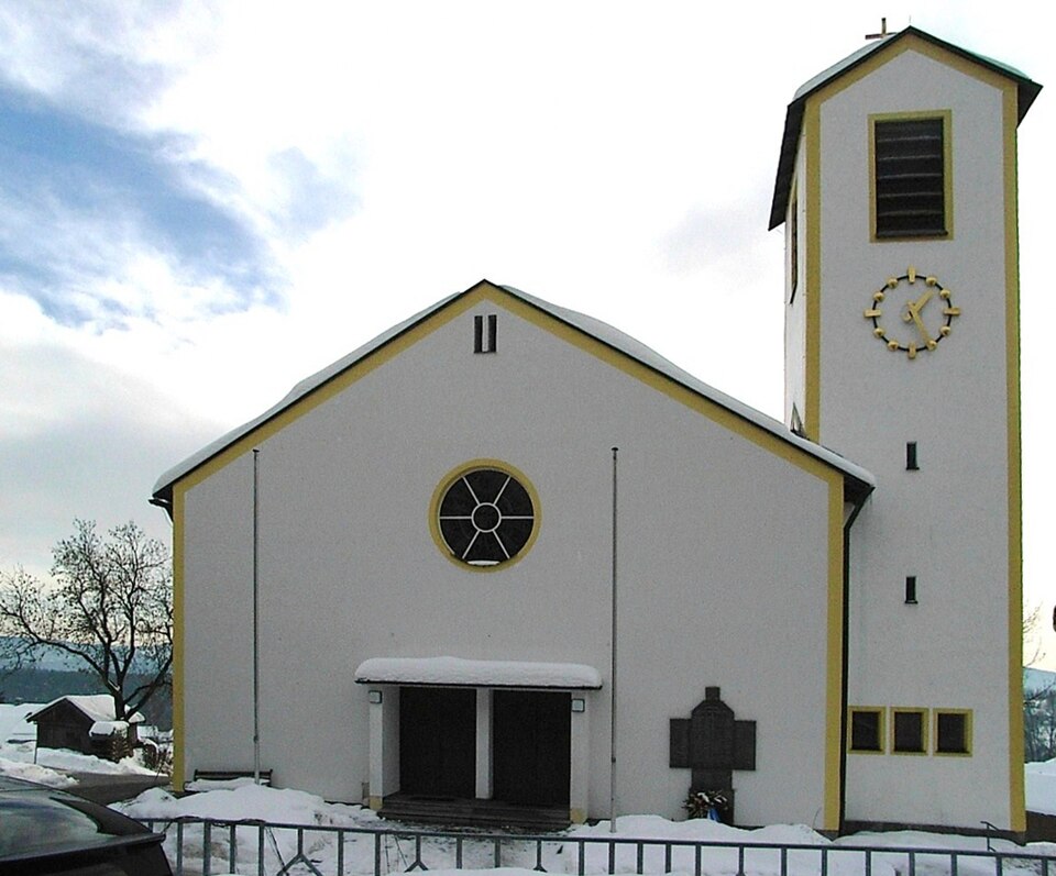 Fenster-Gurus in Lindberg – Pfarrkirche (Foto: Konrad Lackerbeck) Pfarrkirche in Lindberg – Fenster-Gurus vermittelt Fachbetriebe in Lindberg