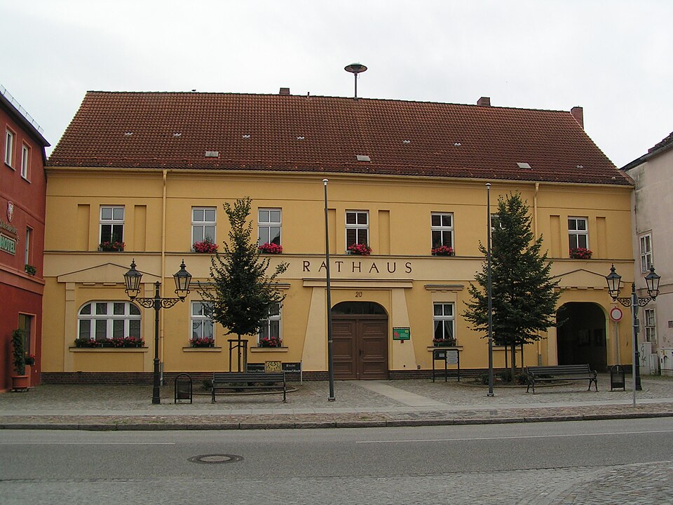 Rathaus in Lindow – Fenster-Gurus vermittelt Fachbetriebe in Lindow