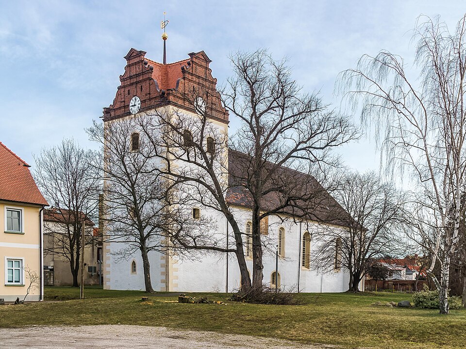Kirche in Löbnitz – Fenster-Gurus vermittelt Fachbetriebe in Löbnitz