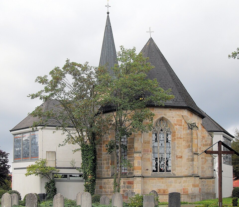 Fenster-Gurus in Lünne – Kirche (Foto: Rauenstein) Kirche in Lünne – Fenster-Gurus vermittelt Fachbetriebe in Lünne