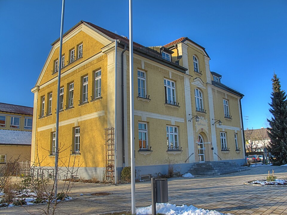 Fenster-Fachbetriebe in Maisach: Rathaus
