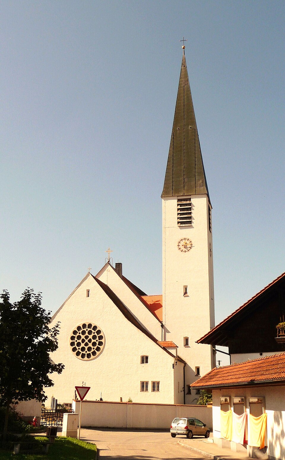 Fenster-Gurus in Mamming – Pfarrkirche (Foto: Konrad Lackerbeck) Pfarrkirche in Mamming – Fenster-Gurus vermittelt Fachbetriebe in Mamming