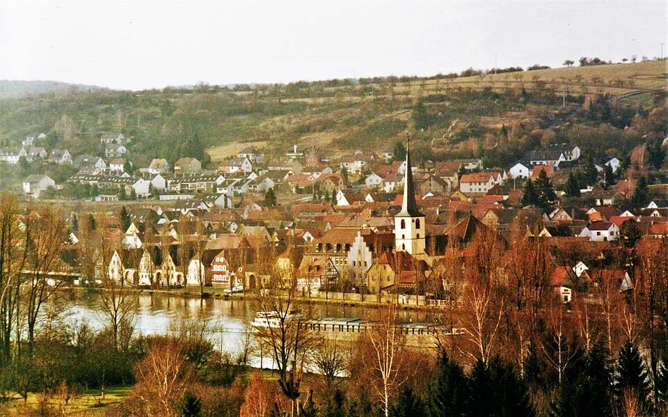 Fenster-Gurus in Margetshöchheim – Ansicht von Margetshöchheim (Foto: Hermetiker) Fenster-Gurus in Margetshöchheim – Ansicht von Margetshöchheim