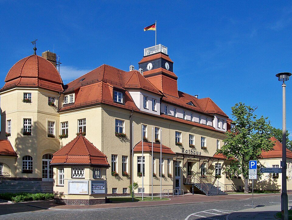 Fenster-Fachbetriebe in Markkleeberg: Rathaus