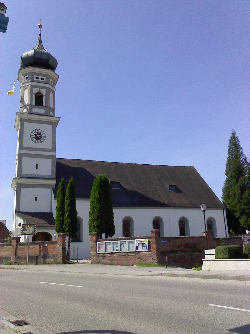 Fenster-Gurus in Mauern – Kirche (Foto: Lou.gruber) Kirche in Mauern – Fenster-Gurus vermittelt Fachbetriebe in Mauern