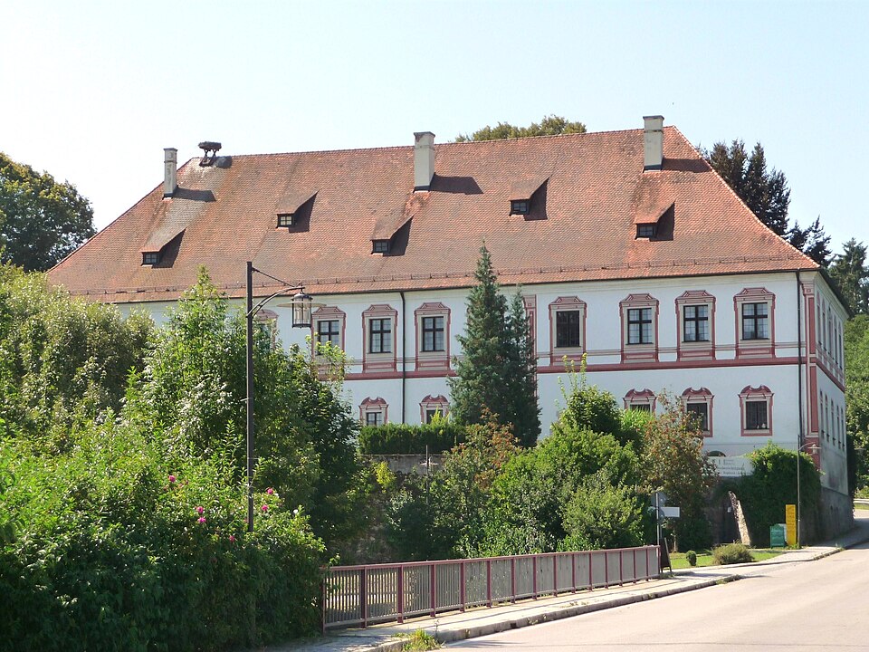 Fenster-Gurus in Miltach – Schloss (Foto: Konrad Lackerbeck) Schloss in Miltach – Fenster-Gurus vermittelt Fachbetriebe in Miltach