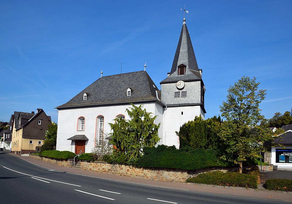 Fenster-Fachbetriebe in Mittenaar: Kirche – Foto: Hydro Fenster-Fachbetriebe in Mittenaar: Kirche