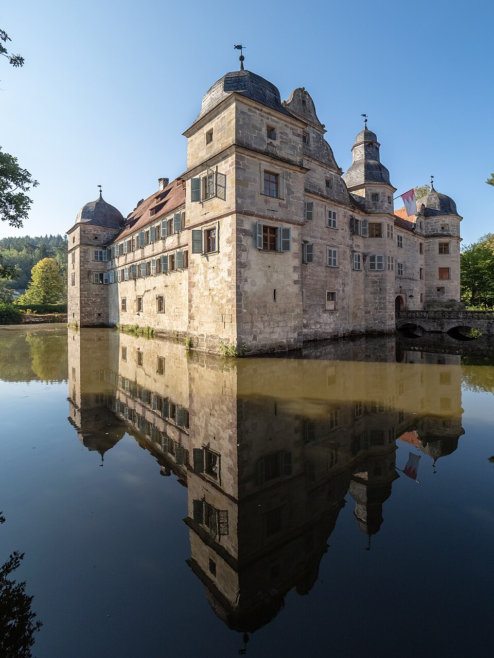 Fenster-Gurus in Mitwitz – Schloss (Foto: Ermell) Schloss in Mitwitz – Fenster-Gurus vermittelt Fachbetriebe in Mitwitz