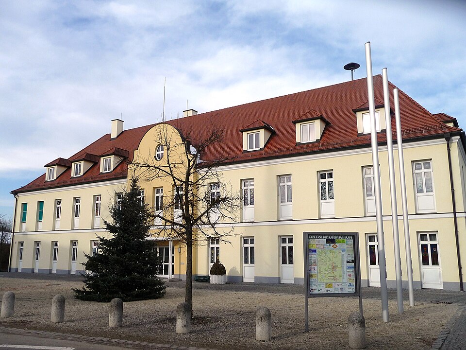 Fenster-Gurus in Moos – Rathaus (Foto: Konrad Lackerbeck) Rathaus in Moos – Fenster-Gurus vermittelt Fachbetriebe in Moos