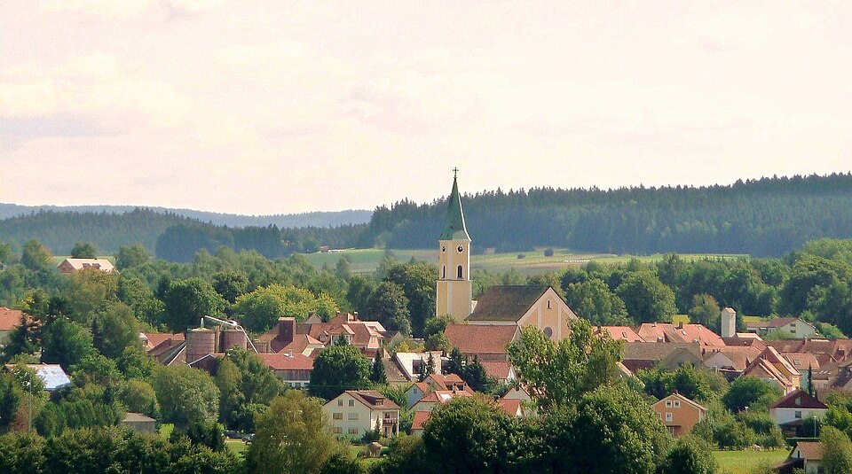 Fenster-Gurus in Moosbach – Ansicht von Moosbach (Foto: Konrad Lackerbeck) Fenster-Gurus in Moosbach – Ansicht von Moosbach