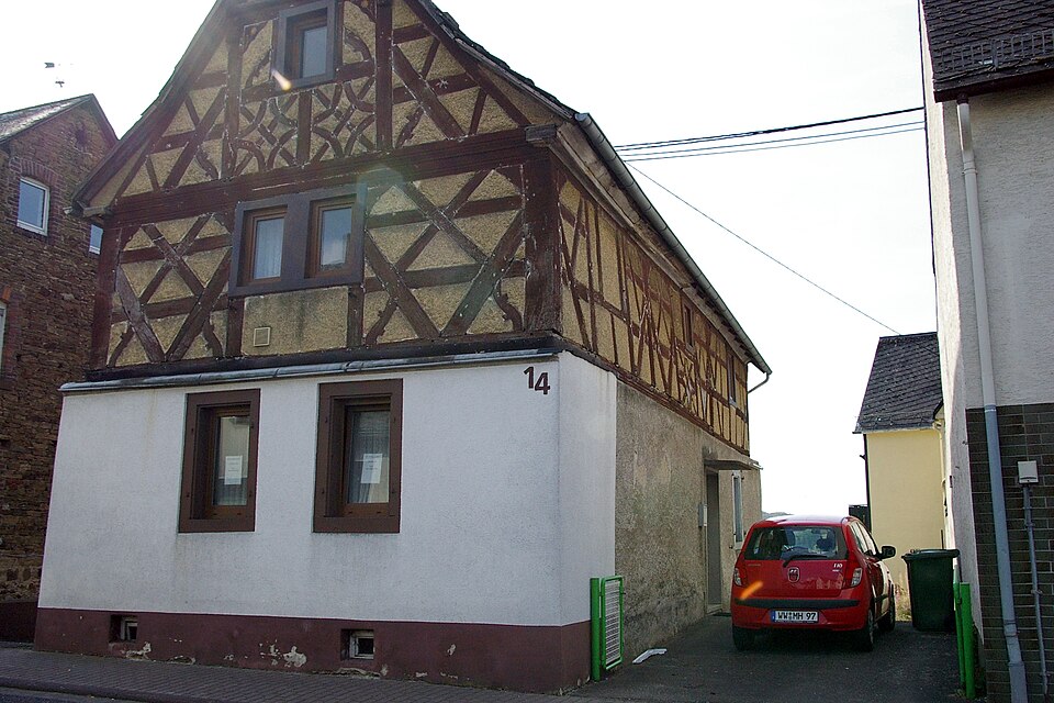 Hauptstraße Fachwerkhaus in Nauort – Fenster-Gurus vermittelt Fachbetriebe in Nauort