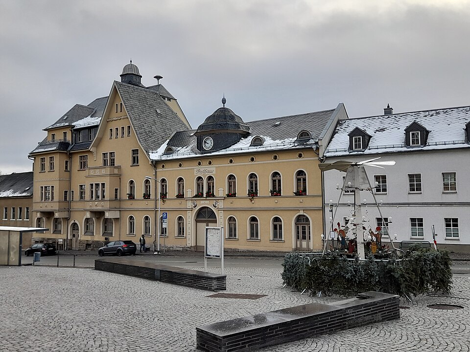 Rathaus in Netzschkau – Fenster-Gurus vermittelt Fachbetriebe in Netzschkau