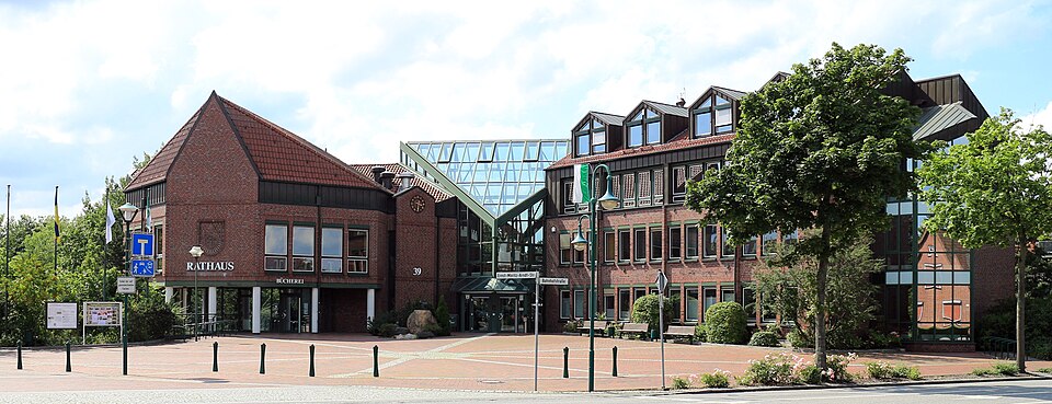 Fenster-Fachbetriebe in Neu Wulmstorf: Rathaus