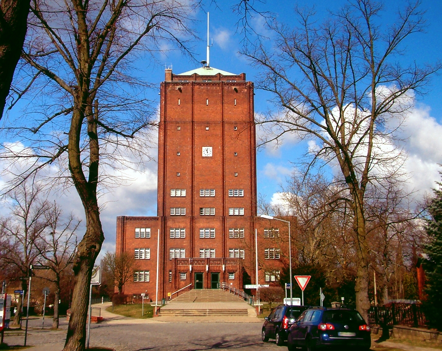 Fenster-Fachbetriebe in Neuenhagen: Rathaus – Foto: Gradivo Fenster-Fachbetriebe in Neuenhagen: Rathaus