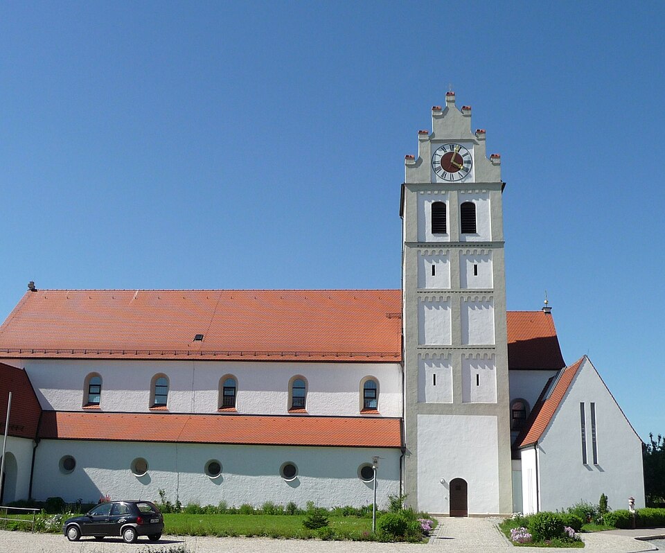 Fenster-Gurus in Neufahrn i. NB – Pfarrkirche (Foto: Konrad Lackerbeck) Pfarrkirche in Neufahrn i. NB – Fenster-Gurus vermittelt Fachbetriebe in Neufahrn i. NB