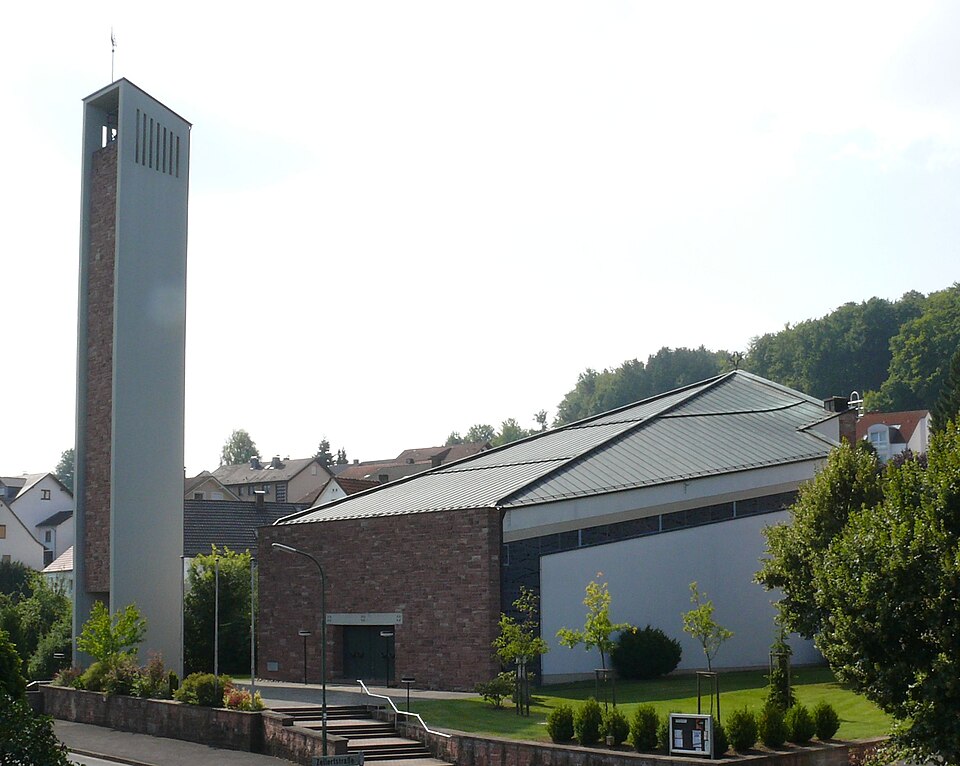 Fenster-Fachbetriebe in Neuhof: Kath. Pfarrkirche