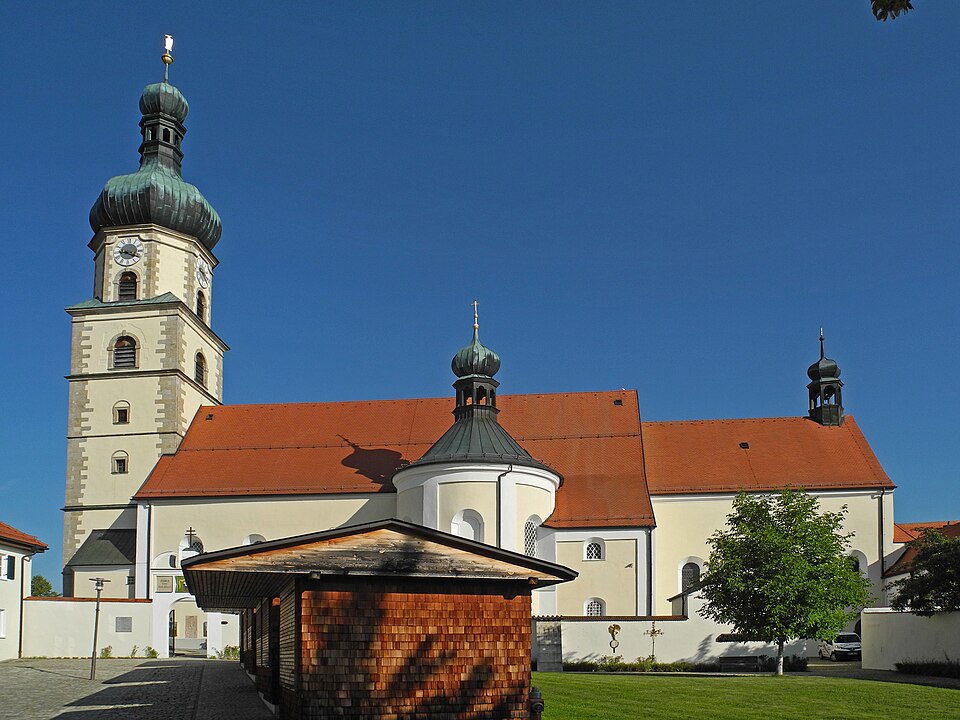 Fenster-Gurus in Neukirchen b. Hl. Blut – Ansicht von Neukirchen b. Hl. Blut (Foto: SchiDD) Fenster-Gurus in Neukirchen b. Hl. Blut – Ansicht von Neukirchen b. Hl. Blut