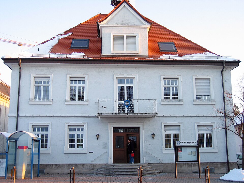 Fenster-Fachbetriebe in Neulußheim: Rathaus