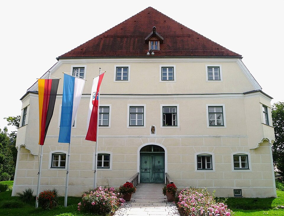 Fenster-Fachbetriebe in Neumarkt-Sankt Veit: Rathaus – Foto: Konrad Lackerbeck Fenster-Fachbetriebe in Neumarkt-Sankt Veit: Rathaus