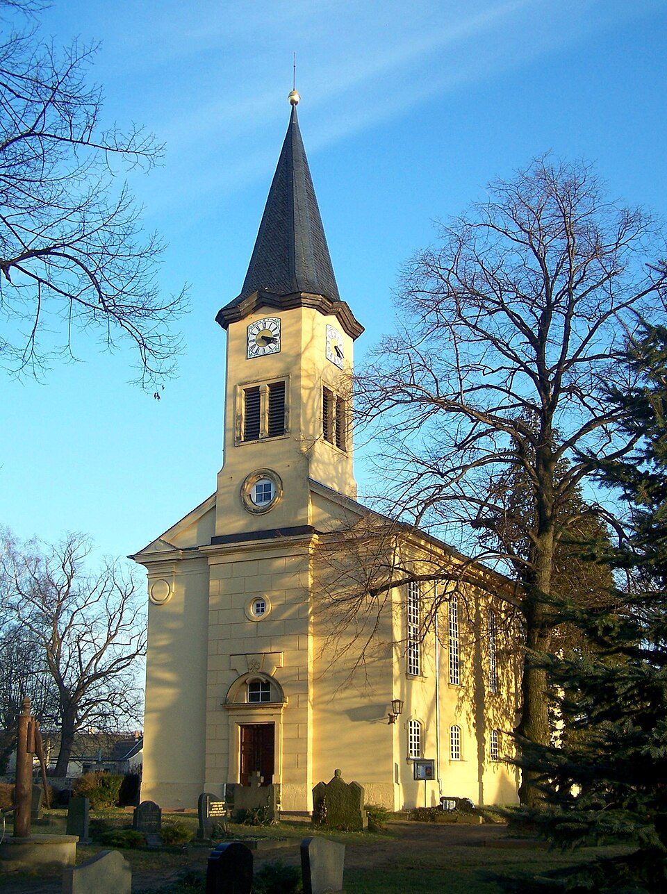 Kirche in Niederau – Fenster-Gurus vermittelt Fachbetriebe in Niederau