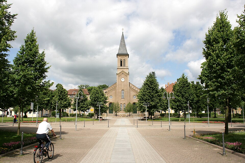 Fenster-Fachbetriebe in Niesky: Zinzendorfplatz, Kirche