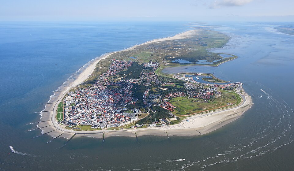 Fenster-Fachbetriebe in Norderney: Stadtansicht – Foto: Carsten Steger Fenster-Fachbetriebe in Norderney: Stadtansicht