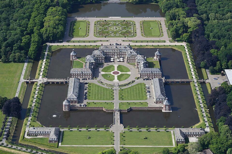 Fenster-Fachbetriebe in Nordkirchen: Aerial image of Schloss – Foto: Carsten Steger Fenster-Fachbetriebe in Nordkirchen: Aerial image of Schloss