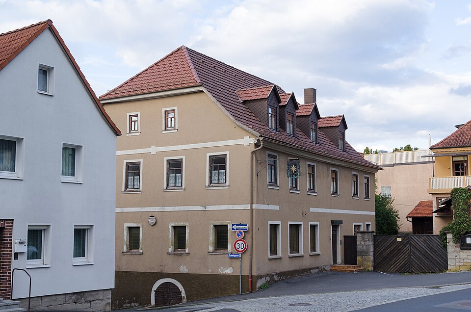 Fenster-Gurus in Nüdlingen – Ansicht von Nüdlingen (Foto: Tilman2007) Fenster-Gurus in Nüdlingen – Ansicht von Nüdlingen