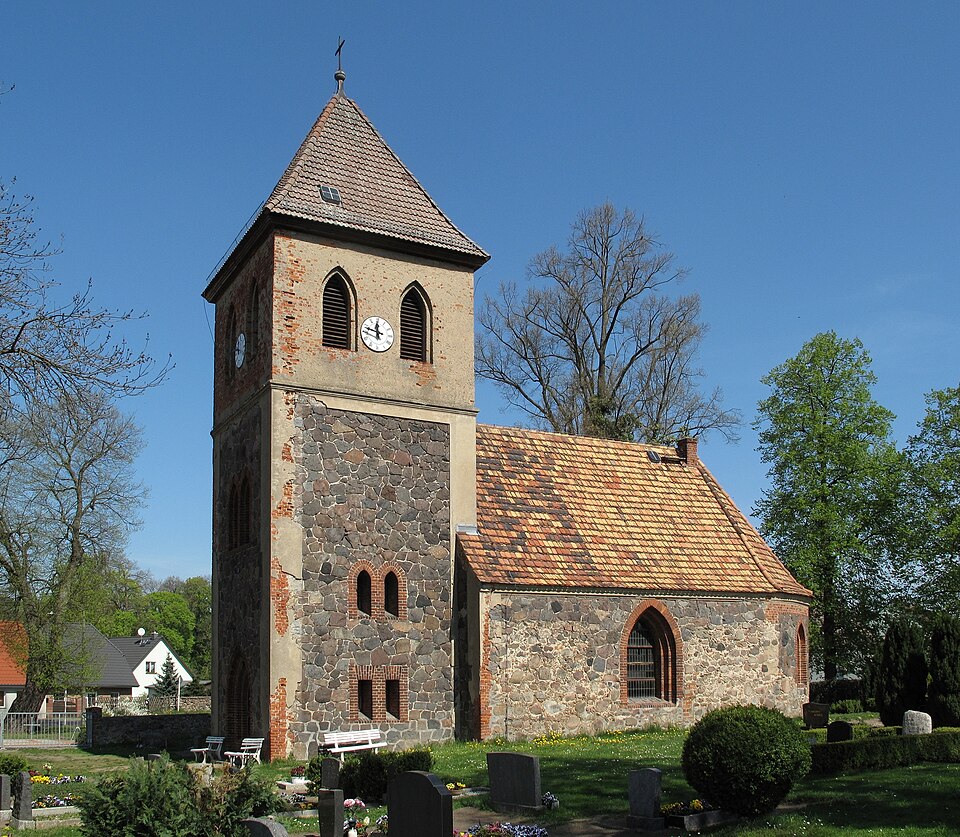 Fenster-Gurus in Oberbarnim – Dorfkirche (Foto: Lienhard Schulz) Dorfkirche in Oberbarnim – Fenster-Gurus vermittelt Fachbetriebe in Oberbarnim
