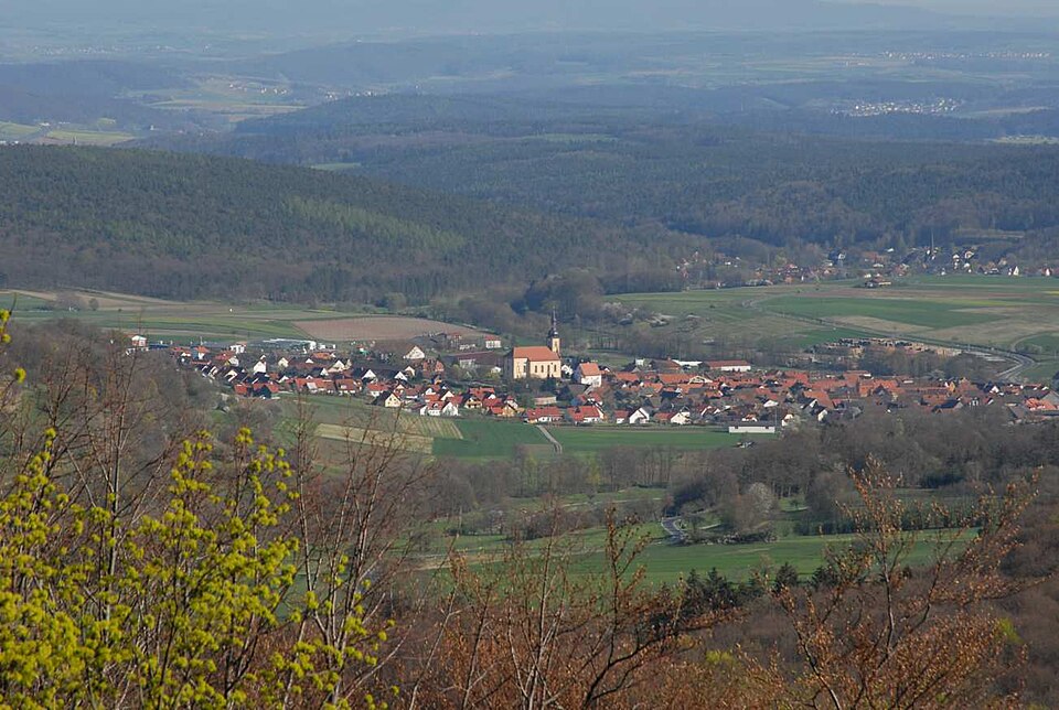 Fenster-Gurus in Oberelsbach – Ansicht von Oberelsbach (Foto: Bbb) Fenster-Gurus in Oberelsbach – Ansicht von Oberelsbach
