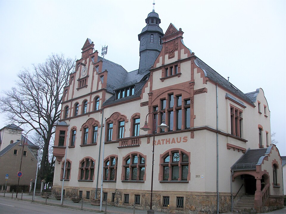Fenster-Fachbetriebe in Oberlungwitz: Rathaus – Foto: Aagnverglaser Fenster-Fachbetriebe in Oberlungwitz: Rathaus
