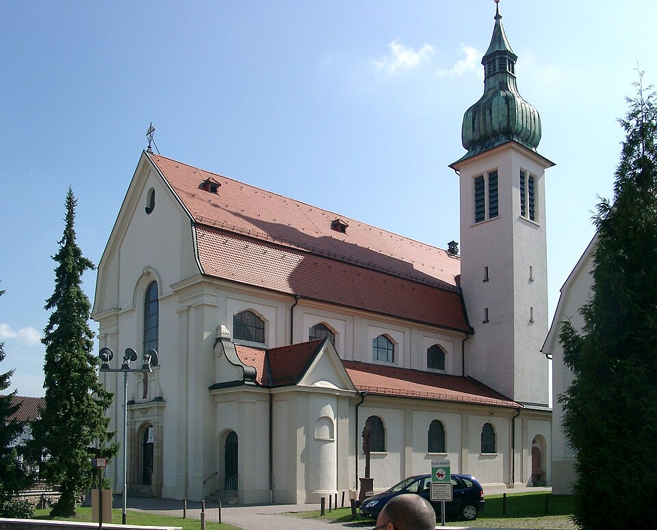 Fenster-Fachbetriebe in Obertshausen: Katholische Kirche – Foto: Rudolf Stricker Fenster-Fachbetriebe in Obertshausen: Katholische Kirche
