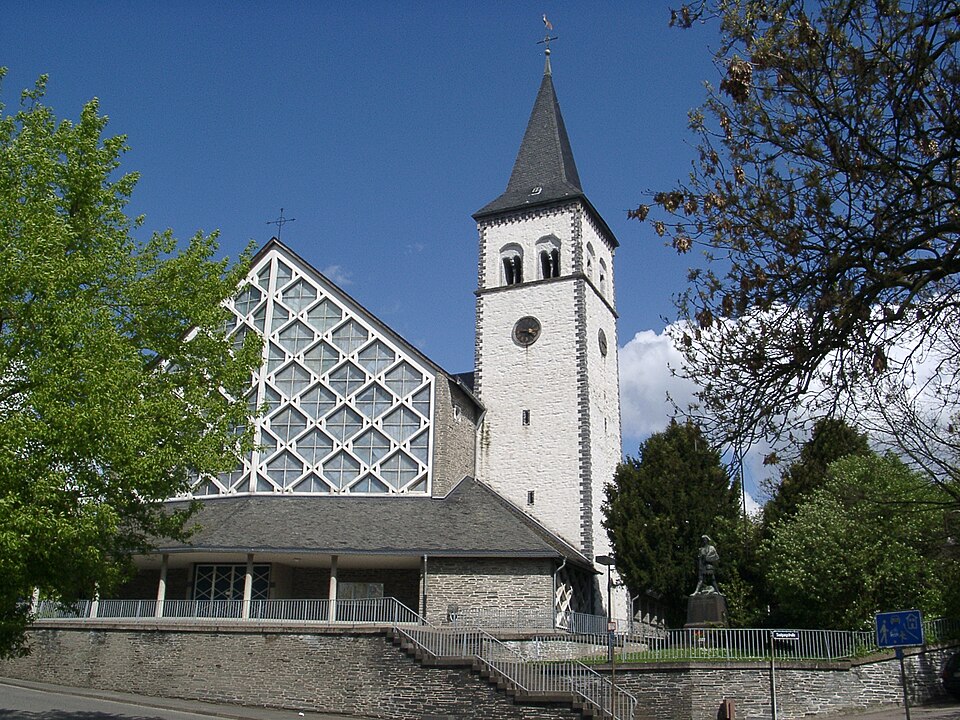 Fenster-Fachbetriebe in Ochtendung: Kirche – Foto: Historiograf Fenster-Fachbetriebe in Ochtendung: Kirche